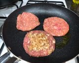 Foto del paso 1 de la receta: Hamburguesa de pollo a la plancha con lechuga tomate y cebolla