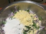 পেঁয়াজ ধনেপাতা পকোড়া (peaj dhonepata pakoda recipe in bengali)