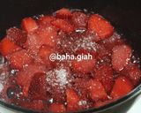 Foto langkah ke 1 dari resep Es Susu Strawberry.