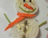 स्नोमैन सैंडविच (snowman sandwich recipe in hindi) रेसिपी चरण 3 फोटो