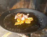 Foto del paso 3 de la receta: Paella Valenciana de pollo y conejo🥘