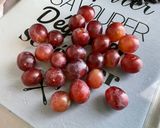 Une image de l'étape 4 de Salade de fruits rouges, ananas et raisin.