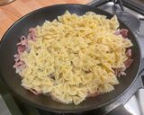 Une image de l'étape 7 de Farfalles au jambon cru, coulommiers et persil.