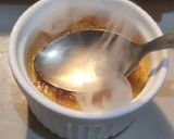 Foto langkah ke 6 dari resep Fresh Strawberry Yogurt Brulee.