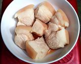 Hình bước làm 2 của món Thịt kho trứng cút cho ngày Tết
