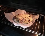 Foto del paso 7 de la receta: Pizza con calabacín, pimiento morrón y jamón serrano