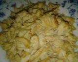 A picture of step 1 of Chicken macroni.