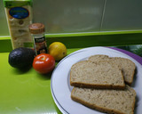 Foto del paso 1 de la receta: Tostas de Aguacate