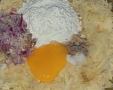 Foto langkah ke 3 dari resep Gamjajeon (Savory Potato Pancake).