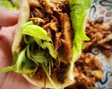 Foto del paso 7 de la receta: Pollo desmechado con salsa especial yakisoba en pan bao casero