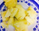 Hình bước làm 3 của món Canh gà nấu với khóm và khổ qua