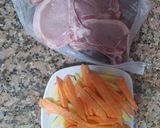 Foto del paso 1 de la receta: Costillitas de cerdo con papas y batata frita