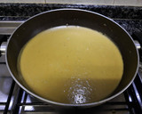 Foto del paso 7 de la receta: Cazón en crema de pimiento verde y almendras tostadas