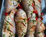 Foto del paso 3 de la receta: Pescado Horneado al Romero en Cama de Vegetales