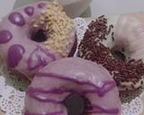 Foto langkah ke 8 dari resep Donat Ungu Ekonomis + Simple Glaze.