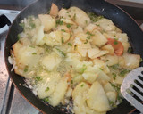 Foto del paso 3 de la receta: Tortilla de patata con pimiento y cebolla