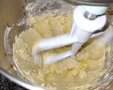 Foto del paso 2 de la receta: Alfajores cubiertos de chocolate blanco