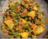 बरबटी शेंगा मिक्स बटाटा (Barbati Shenga Mix Batata Recipe In Marathi) रेसिपी स्टेप 5 फोटो 