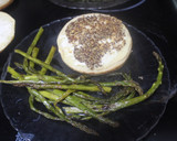 Foto del paso 4 de la receta: Hamburguesas con espárragos