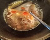 Foto langkah ke 2 dari resep Telur dadar asam manis.
