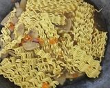 Foto langkah ke 3 dari resep Mie Telor Nyemek-Pedas.