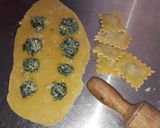 Foto langkah ke 4 dari resep Ravioli Bayam & Krim Keju saus Tomat Krim (Spinach & Cream Cheese Ravioli with Tomato Cream Sauce).