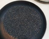 Hình bước làm 1 của món Chè trôi nước nhân mè đen
