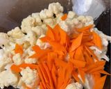 A picture of step 2 of Stir-Fried Cauliflower 炒菜花.