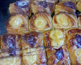 Foto del paso 5 de la receta: Facturas con dulce de membrillo, pastelera y dulce de leche