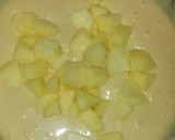 Foto del paso 4 de la receta: Bizcocho de yogur con manzana