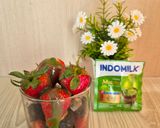Foto langkah ke 3 dari resep Strawberry Brownies Cup Matcha.