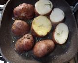 Foto del paso 2 de la receta: Papas salteadas al romero