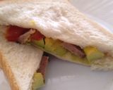 A picture of step 6 of Sausage avocado sandwich.
