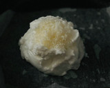 Foto del paso 2 de la receta: Huevo nube con pecorino en freidora de aire 🍳 🧀 🌤️