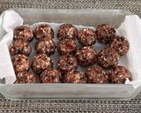 A picture of step 5 of Cashew-Berries Dark Chocolate Bites.