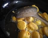 A picture of step 3 of Thandi thandi katti meethi dahi phulki.