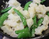 鹹蛋甜豆炒苦瓜的食譜步驟3照片