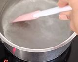 A picture of step 1 of Kiwi ice popsicles.