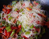 Foto langkah ke 4 dari resep Tumis buncis kulit melinjo soun sederhana.