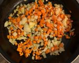 Foto del paso 2 de la receta: Salteado de verduras con setas y huevo cocido