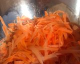 Une image de l'étape 2 de Tagliatelles de carottes au miel et au thym.