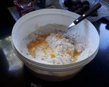 Foto del paso 3 de la receta: Budín de ciruelas frescas