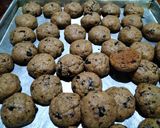 Foto langkah ke 4 dari resep Chewy and Soft Monster Cookies with Dark Choco.