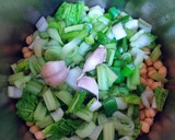 Foto del paso 4 de la receta: Garbanzos con acelgas en crema de verduras