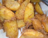 A picture of step 4 of Fried potatoes in egg.
