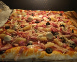 Foto del paso 2 de la receta: Pizza de hojaldre con bacon, piña, aceitunas negras Y TRUFA💜