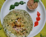 A picture of step 4 of Hara Chana paneer paratha.