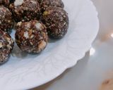 खजूर ड्रायफ्रुट्स लाडू (khajur dry fruits ladoo recipe in marathi) रेसिपी स्टेप 6 फोटो 