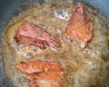 Foto del paso 5 de la receta Tagliatelle con gambas y refrito de ajos tiernos con guindillas