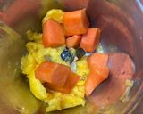 A picture of step 2 of Mixed fruit Shake.